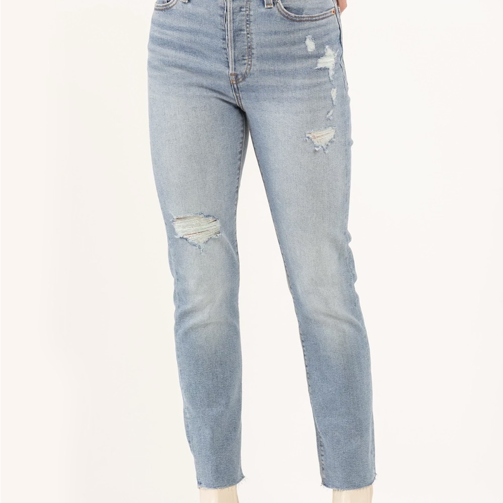 Levi’s wedgie skinny distressed jeans